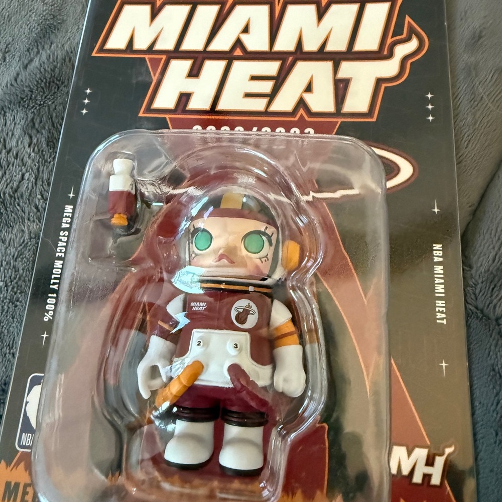 2022/2023 Mega space Molly Miami Heat NBA Hangcard. 100%